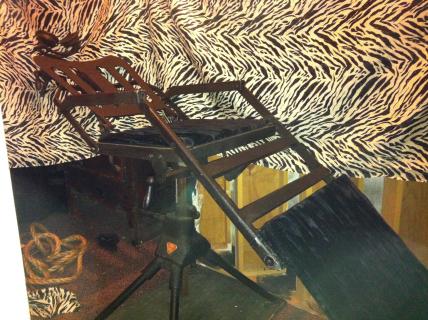 BTC Sweeney Todd swivel barber chair